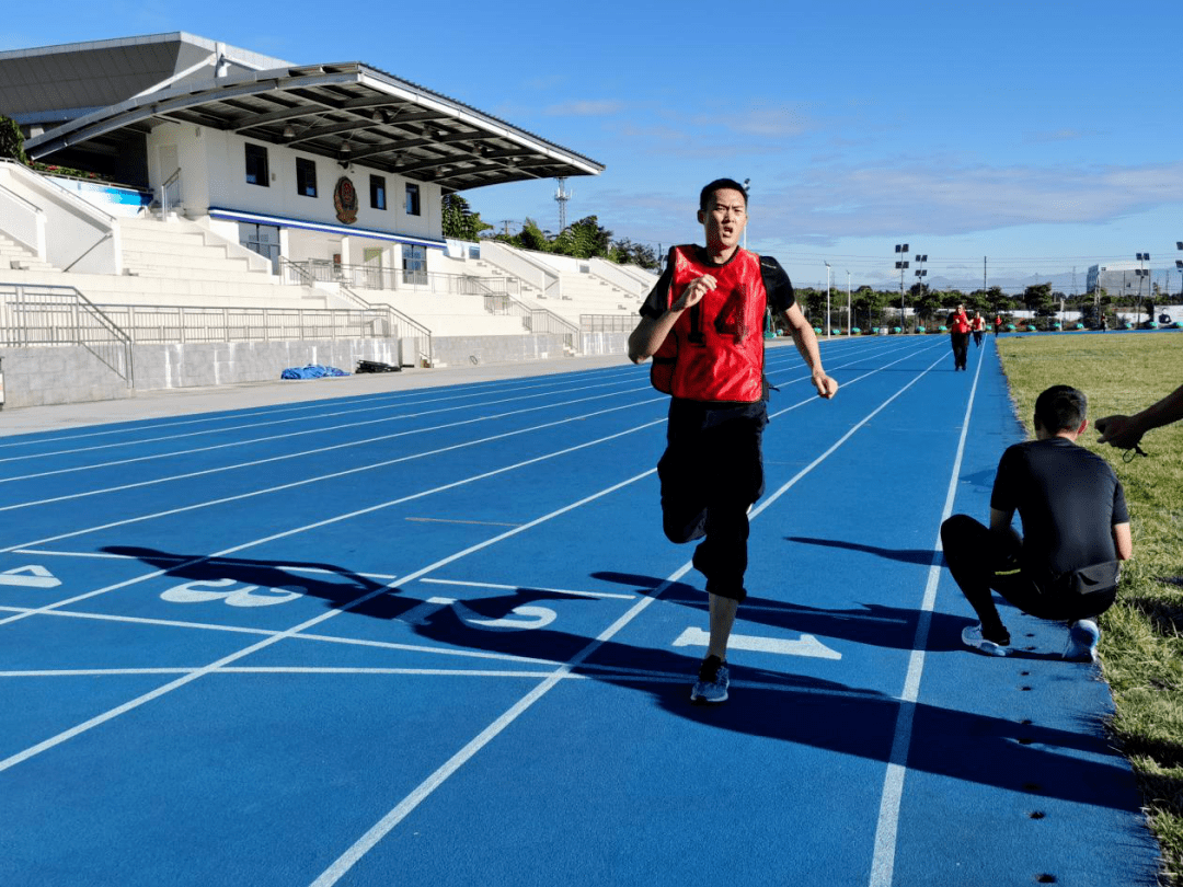 集结日体能课后，达拉斯独行侠调整名单备战德国杯，气氛紧张，更衣室氛围转暖的简单介绍