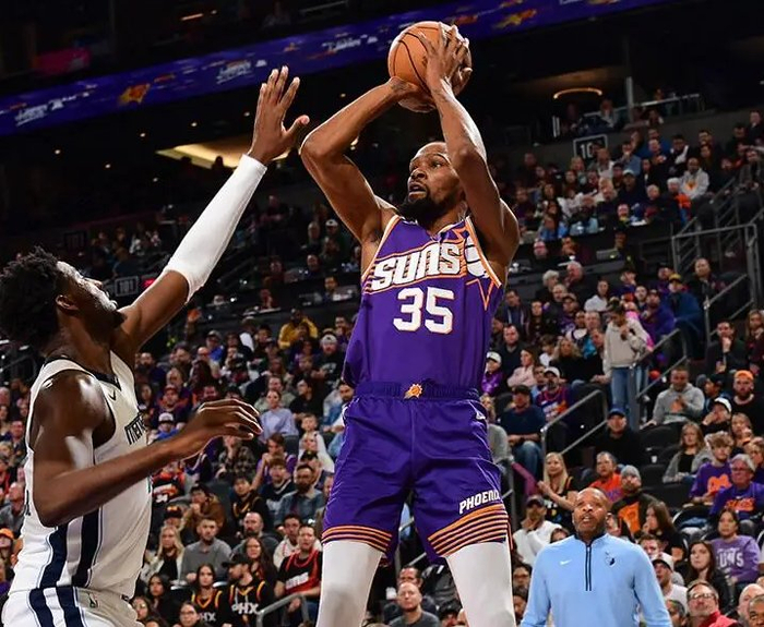 包含埃因霍温豪取连胜备战欧超杯Scout与30激战掘金分钟，网友：关键时刻费城76人远射贴柱的词条